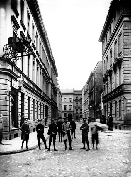 Königsberg, Blick in die Jägerhofstraße mit den Häusern Nr. 20-21 und 3-1