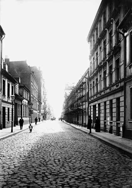 Königsberg, Blick in die Knochenstraße mit den Häusern Nr. 37-44 und 21-14