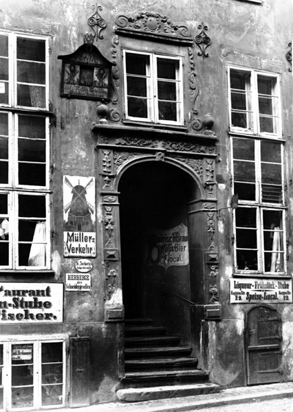 Königsberg, Koggenstraße Nr. 29, Barockportal und Fenster der ehemaligen Diele in der Vorderseite des Hauses