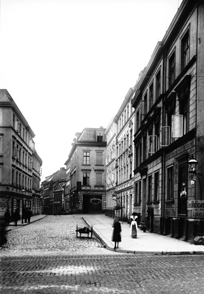 Königsberg, Teilansicht der Krönchenstraße mit den Häusern Nr. 10 und 13-11