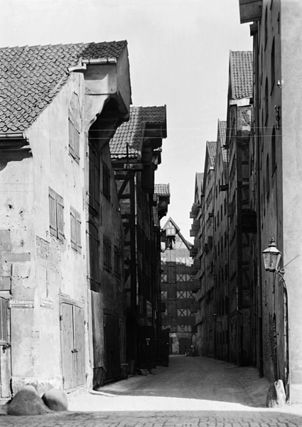 Königsberg, Blick in die 1. Laakspeicherquergasse