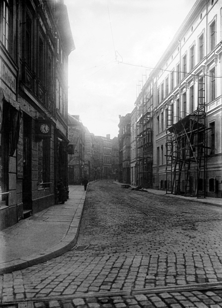 Königsberg, Blick in die Löbnichtsche Langgasse mit den Häusern Nr. 20-41 und 19-1