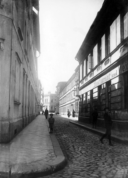 Königsberg, Blick in den Mittelgrabenstraße mit den Häusern Nr. 1-4a und 7-4a