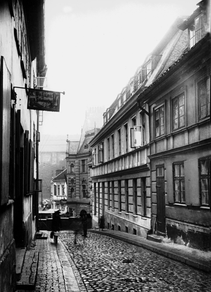 Königsberg, Blick zum Schloss vom Oberrollberg mit den Häusern Nr. 9-10 und 13-11