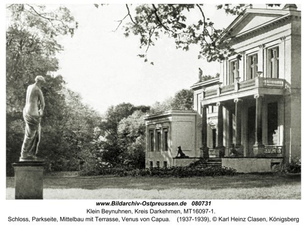 Klein Beynuhnen, Schloss, Parkseite, Mittelbau mit Terrasse, Venus von Capua