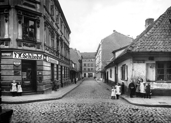 Königsberg, Blick in die Schafgasse mit den Häusern Nr. 1-3 und 4-6