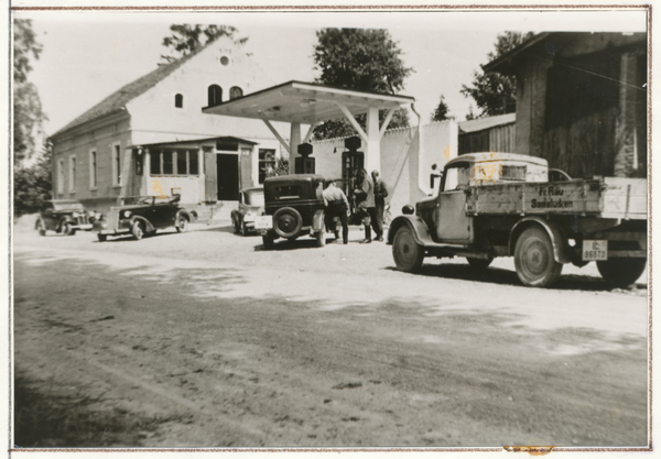 Samelucken Kr. Gumbinnen, Wohnhaus und Tankstelle, Maschinenbauwerkstatt Friedrich Rau