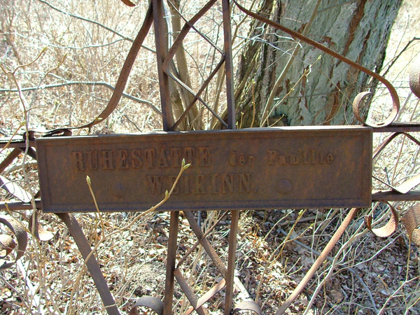 Rogahlen, Friedhof, Ruhestätte der Familie Weikinn I