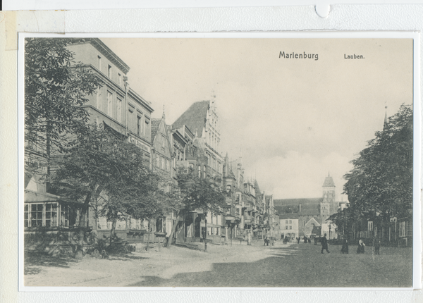 Marienburg, Westpr., Marktstraße mit den Lauben und Ordensschloß