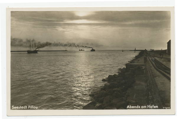 Pillau, Stadt, Abend am Hafen