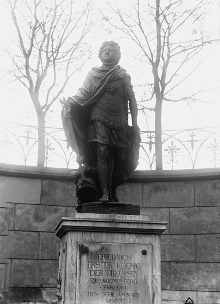 Königsberg, Denkmal König Friedrichs I., gegenüber der Schloss-Hauptwache