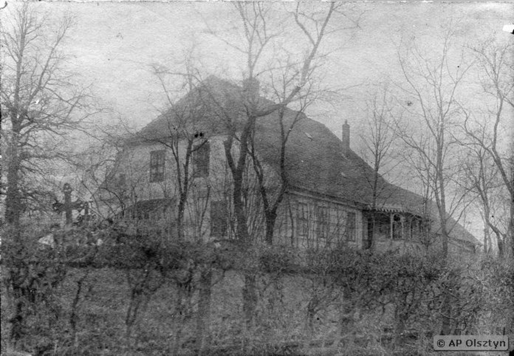 Mahnsfeld, Pfarrhaus, vom Friedhof aus gesehen