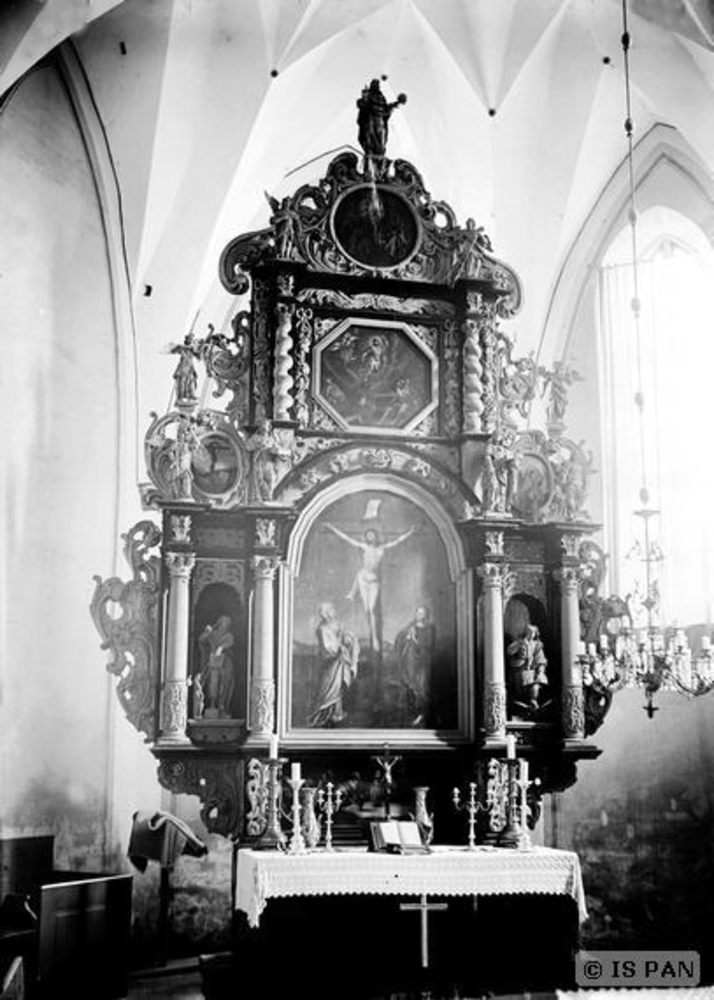 Marienfelde Kr. Preußisch Holland, Ev. Kirche, Innenraum des Chors mit dem Altar
