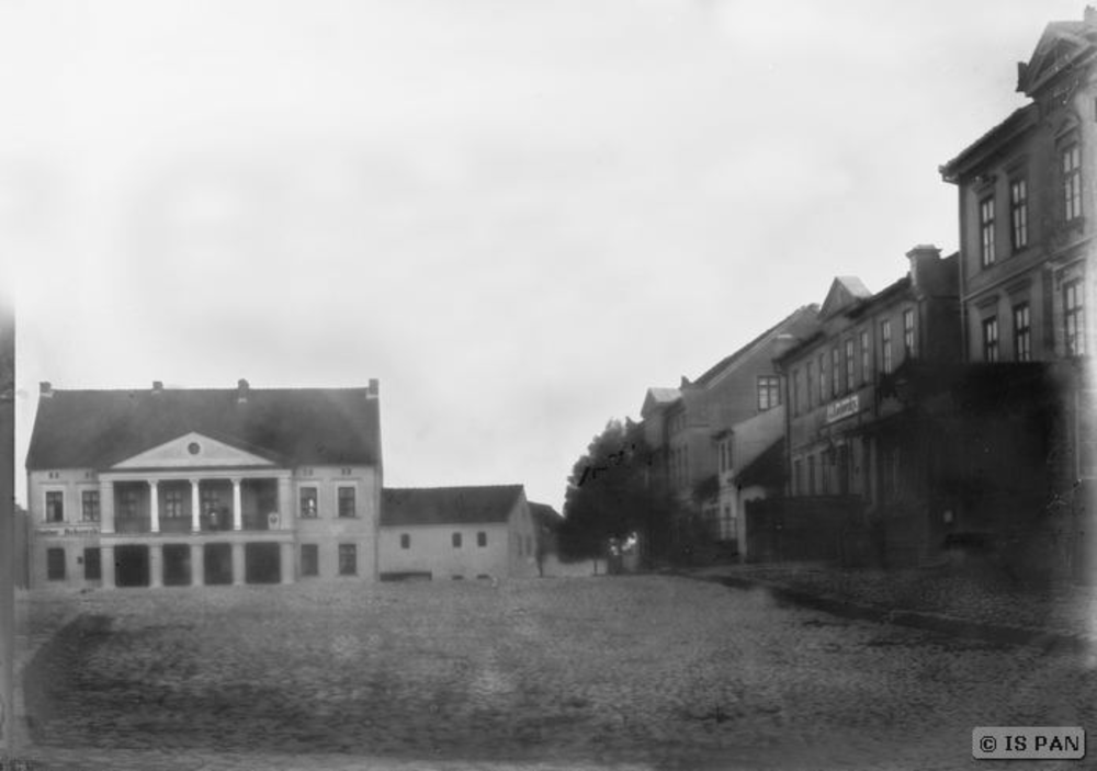 Nikolaiken, Marktplatz mit Rathaus