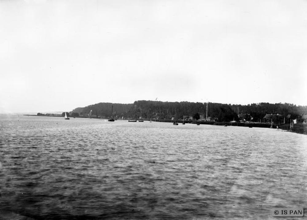 Nikolaiken, Blick auf den Nikolaiker See von Seiten der Brücke und Anlegestelle