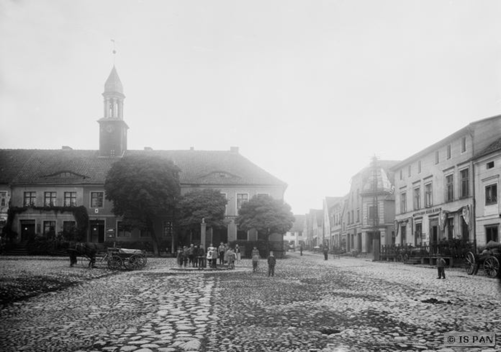 Mühlhausen Kr. Preußisch Holland, Markt mit Rathaus