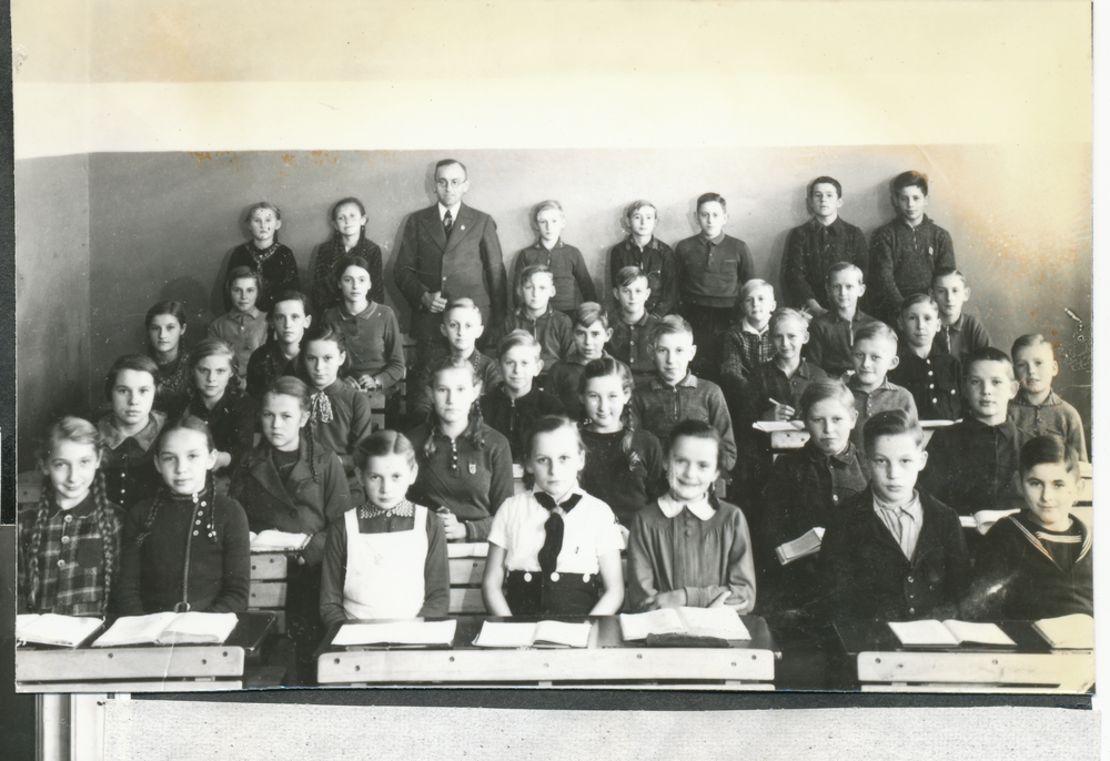 Saalfeld, Stadtschule, Klasse 6, Jahrgang 1927 mit Klassenlehrer Springer