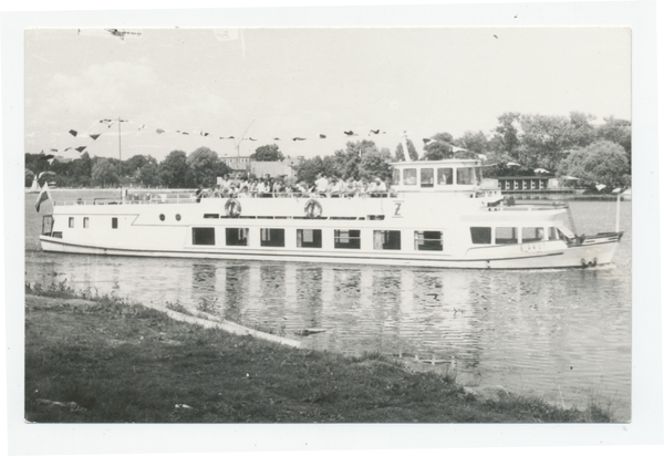 Oberländischer Kanal , Ausflugsdampfer