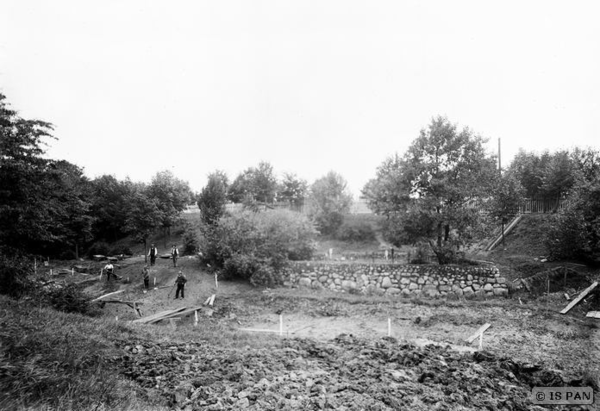 Königsberg, Freilichtmuseum der Provinz Ostpreußen, Arbeiten beim Litauischen Friedhof