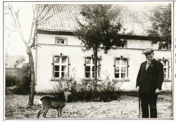 Budszedszen, Wohnhaus Otto Ellmer mit Rehkitz