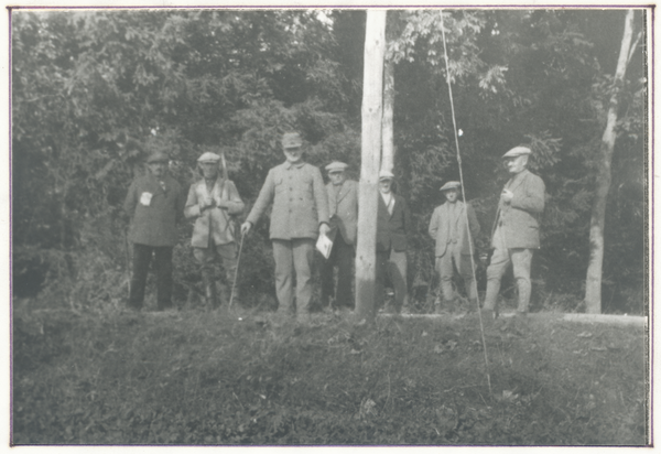 Rödschen, Vor dem Friedhof, Warten auf die Post