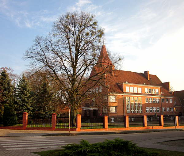 Saalfeld (Zalewo), ehemalige und jetzige Schule