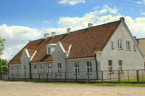 Weinsdorf (Dobrzyki), Schule