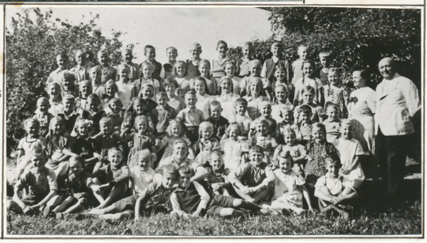 Schulzenwalde, Domäne, Schule, Schüler der Volksschule mit Lehrer Fritz Bandelier