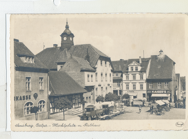 Sensburg, Marktplatz mit Rathaus