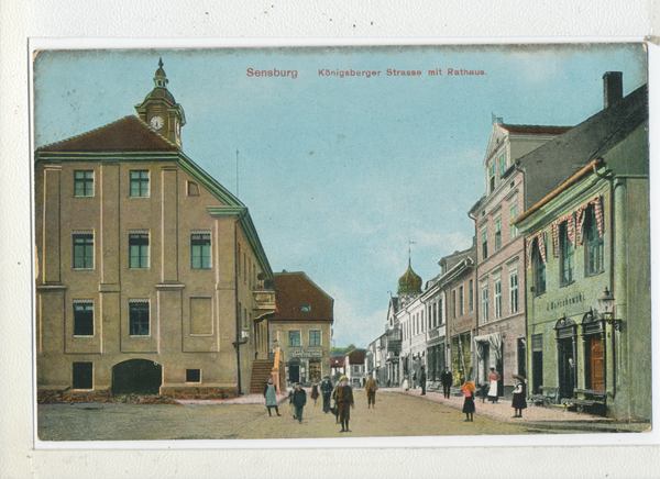 Sensburg, Königsberger Straße mit Rathaus