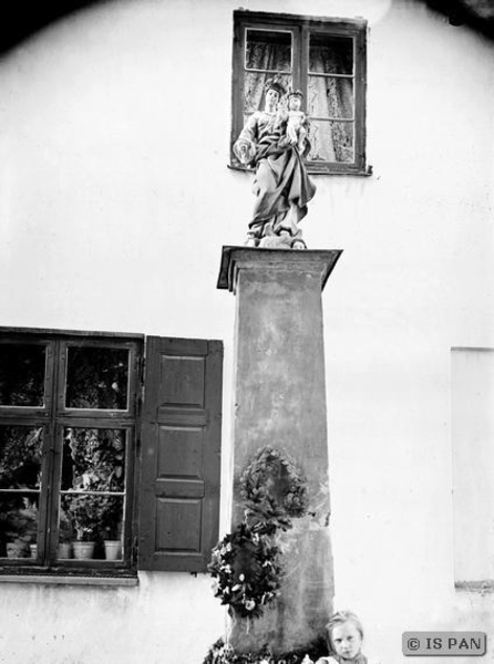 Mehlsack, Stadt, Kath. Pfarrkirche St. Peter und Paul, Mariensäule auf dem Kirchplatz