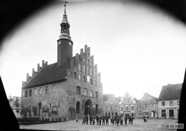 Mohrungen, Stadt, Marktplatz mit dem Rathaus