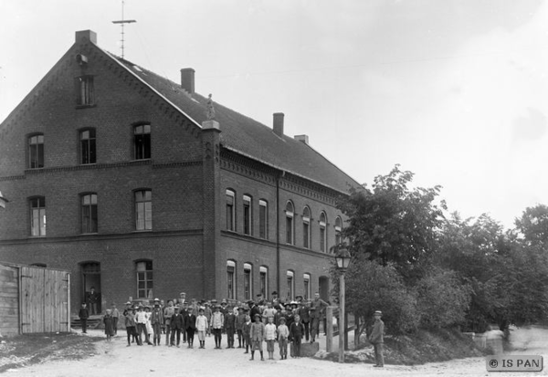 Neidenburg, Stadt, Schüler und Lehrer vor der Stadtschule