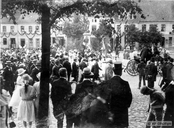 Neidenburg, Stadt, Schützenzug auf dem Markt