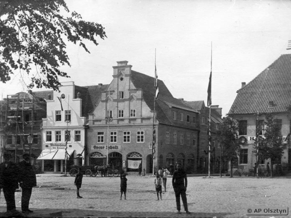 Neidenburg, Stadt, Markt, Nordwestecke nach dem Wiederaufbau