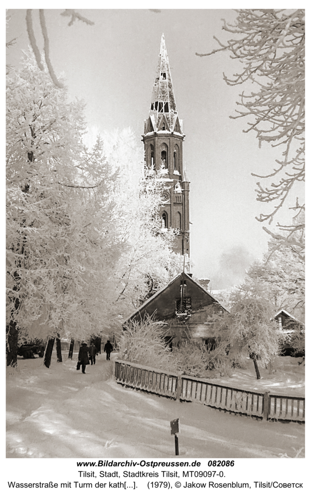 Tilsit (Советск), Wasserstraße mit Turm der katholischen Kirche