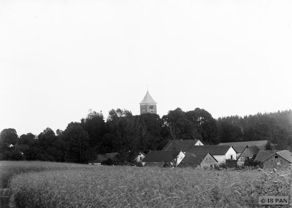 Plauten, Ortsansicht mit dem Turm der kath. Kirche