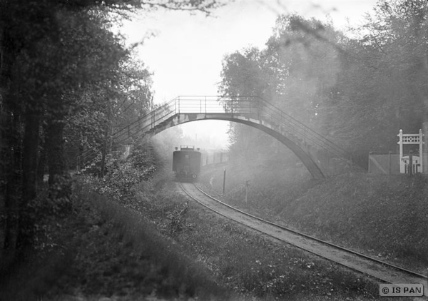 Neukuhren, Fußgängersteg über die Eisenbahn