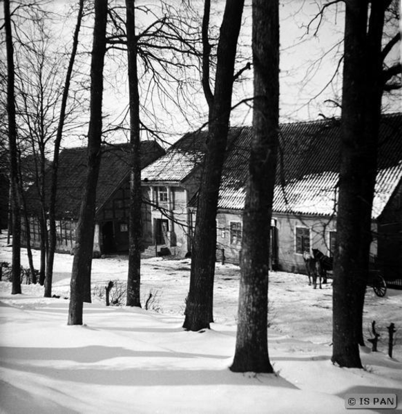 Noßberg, Hermann Schmidts Gasthaus und Wagenschuppen im Fachwerkbau mit Ziegelfüllung, 1. H. 19. Jh.