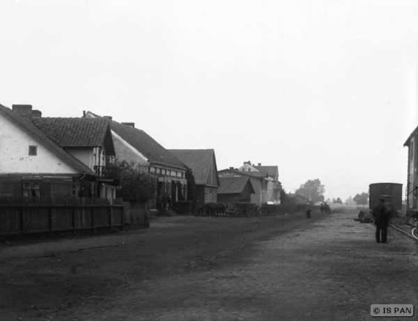 Prostken, Zollstraße, Wohnhäuser neben dem Seitengleis