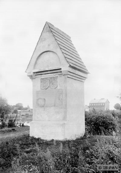 Prostken, Gemauerte Säule, zum Gedenken an die Grenzabsteckung zwischen dem herzoglichen Preußen und dem Großfürstentum Litauen