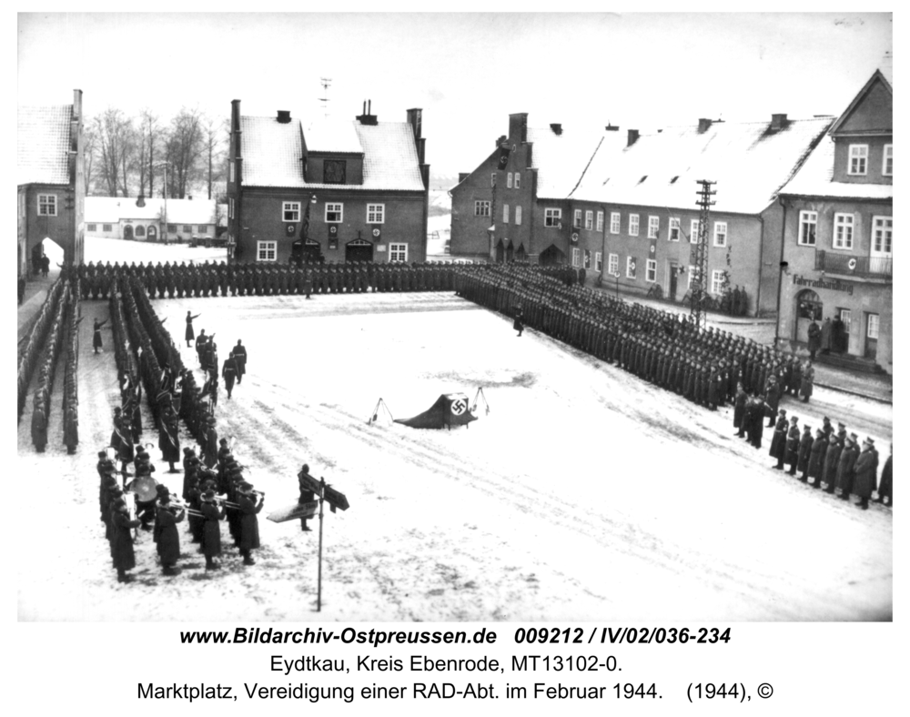 Eydtkau, Marktplatz, Vereidigung einer RAD-Abt. im Februar 1944