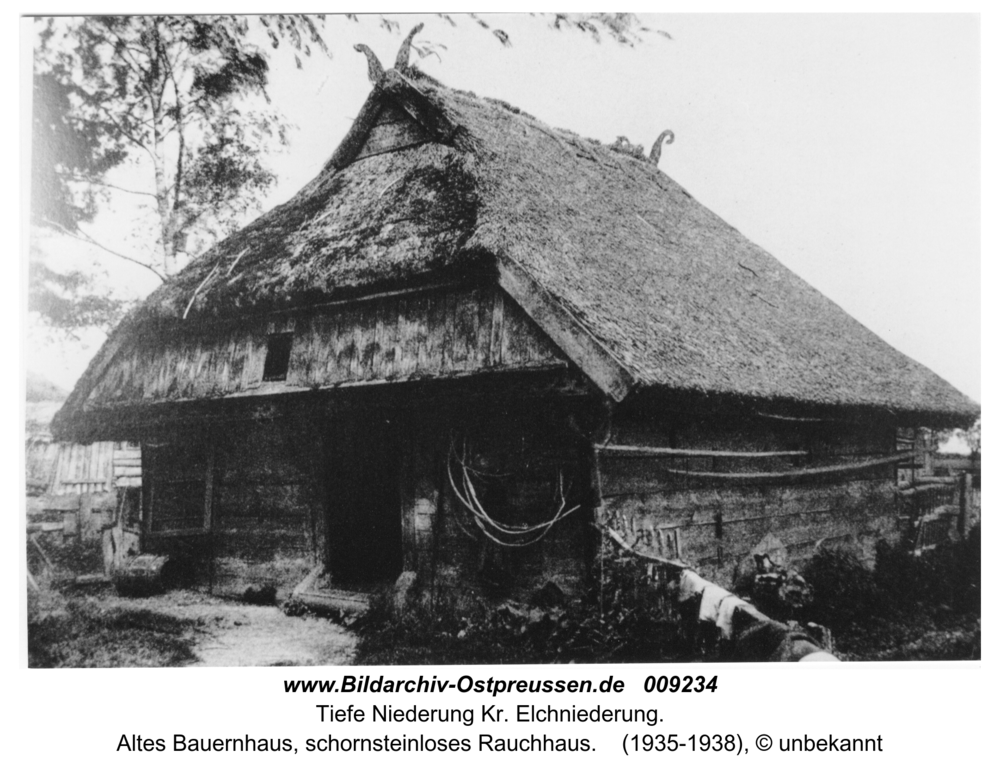 Tiefe Niederung, altes Bauernhaus, schornsteinloses Rauchhaus