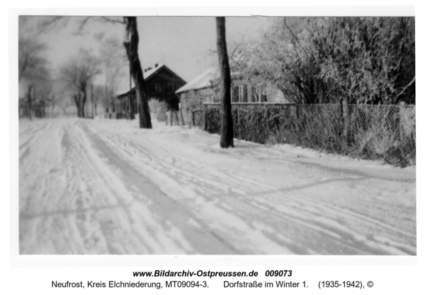 Neufrost, Dorfstraße im Winter 1