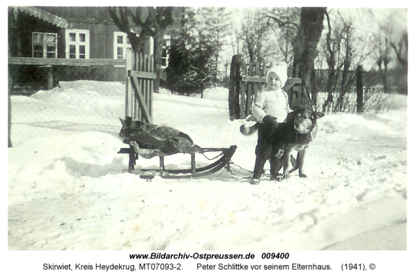 Skirwiet, Peter Schlittke vor seinem Elternhaus