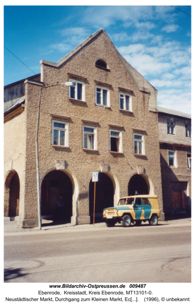 Ebenrode (Нестеров), Neustädtischer Markt, Durchgang zum Kleinen Markt, Eckhaus