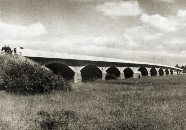 Schlaßen, Brücke am Moor entlang