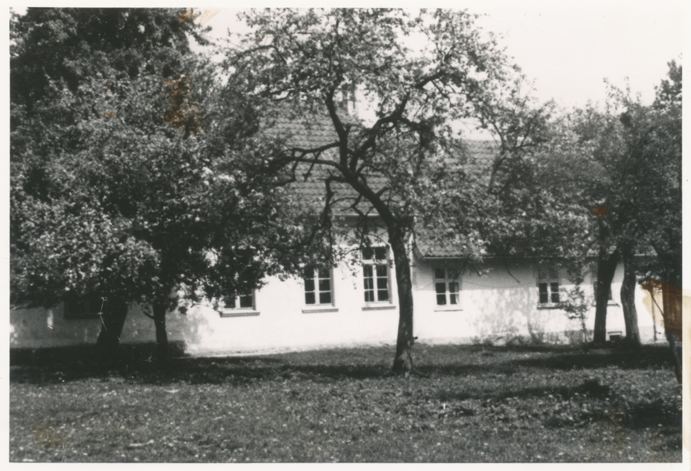 Sortlack Kr. Preußisch Eylau (Sortławki), Ehem. Schule, Hinteransicht