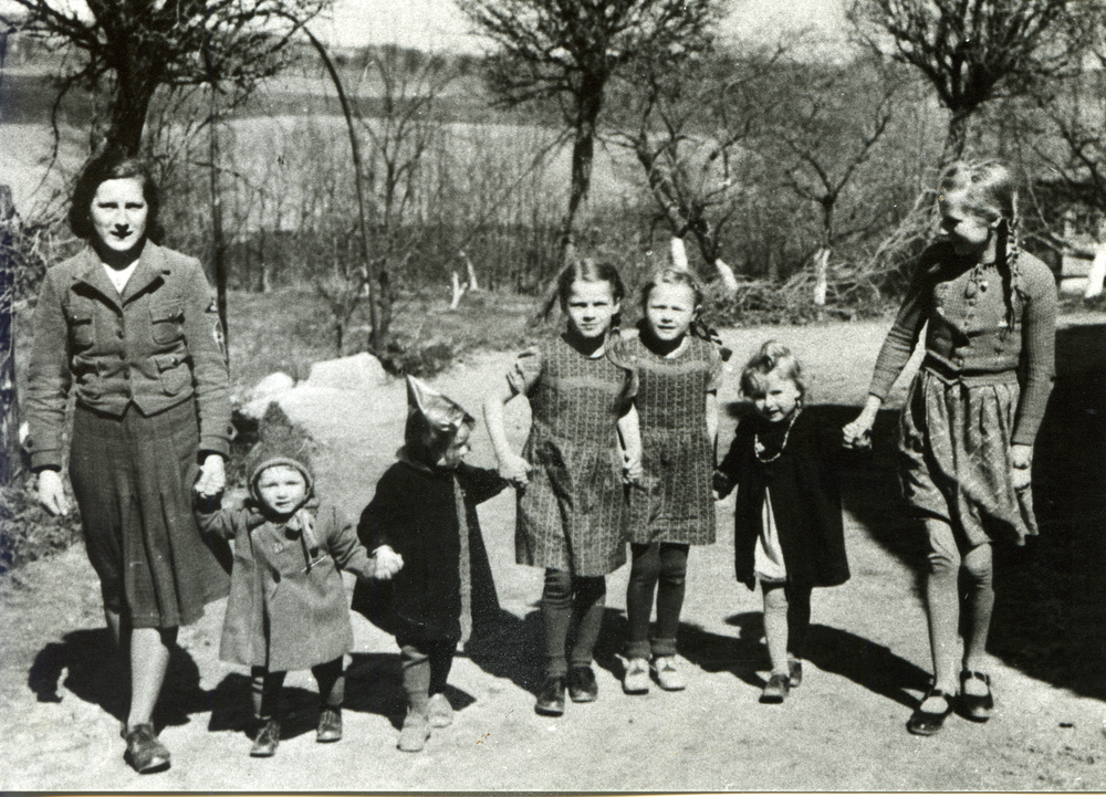 Morren, Morrer Kinder und Pflichtjahrmädchen Ilse Hanke