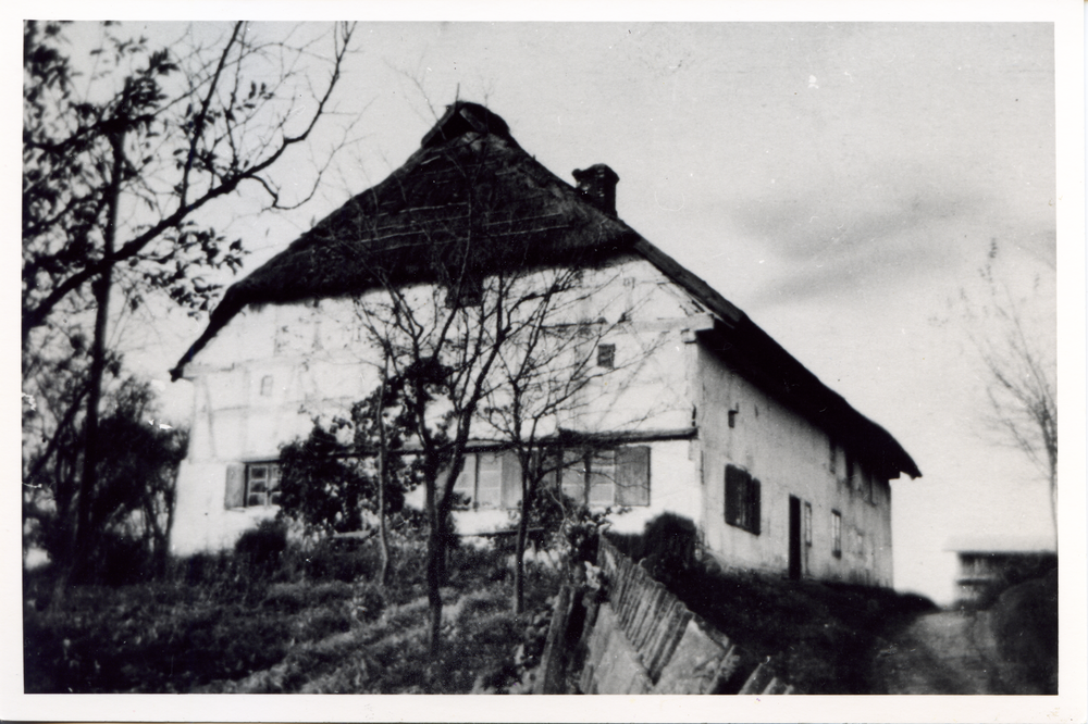 Pörschken Kr. Heiligenbeil, Altes mit Stroh gedecktes Haus, Abbruch 1937